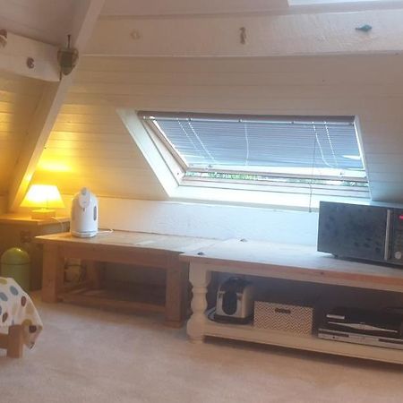 Le Studio Attic , Fridge Tv Microwave, Честер Экстерьер фото